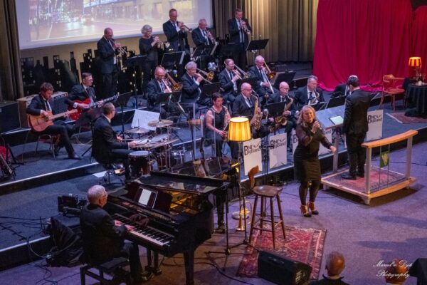 Muziekzondag in Landvast | Phil’s BigBand | 30 november - Afbeelding 2